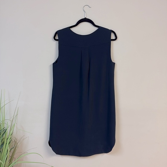 Vince Women’s navy 100% silk shirt Sleeveless dress with pockets size 10 - Picture 3 of 5